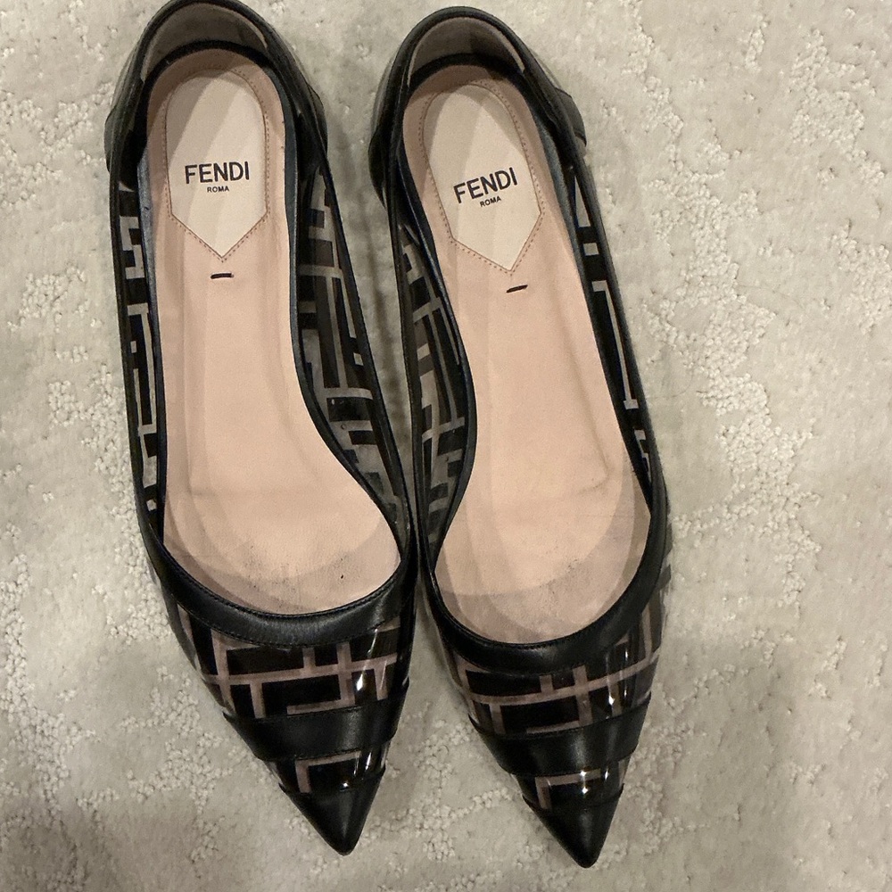 Fendi Black and Beige Geometric Flats